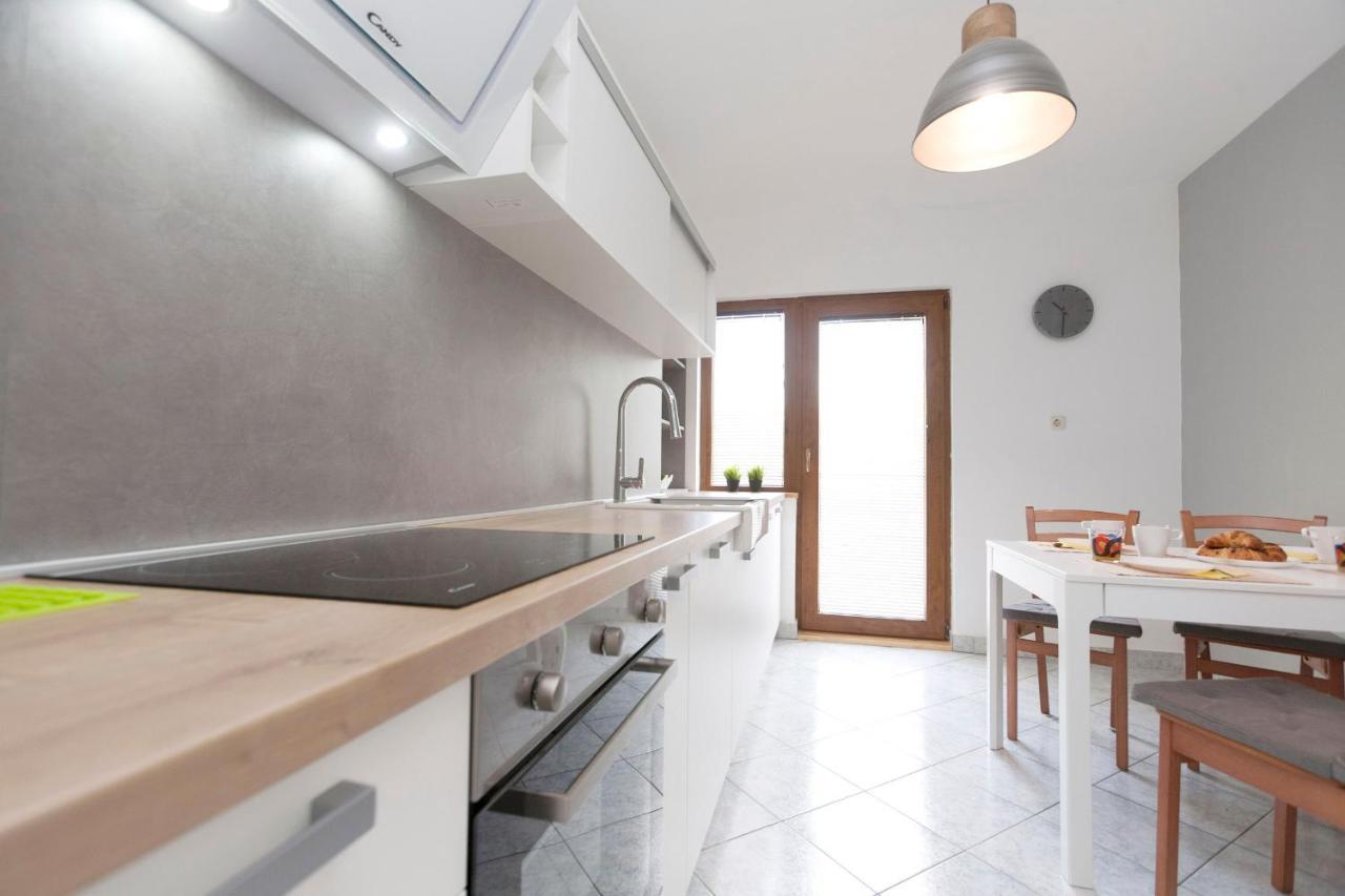 Rr Apartment Пула Екстериор снимка